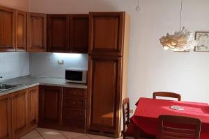 A kitchen or kitchenette at House Marika Még 20 kép