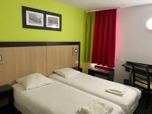 Posteľ alebo postele v izbe v ubytovaní Enzo Hotels Pont-a-Mousson by Kyriad Direct