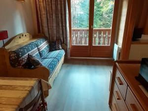 Appartement Valfréjus, 2 pièces, 4 personnes - FR-1-265-205にあるシーティングエリア