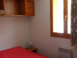 Llit o llits en una habitació de Appartement Valfréjus, 3 pièces, 6 personnes - FR-1-265-259