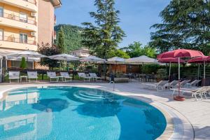 Bazén v ubytování Hotel Imperial ***S nebo v jeho okolí