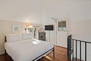 Postel nebo postele na pokoji v ubytování The Treehouse - 116 Florence Street