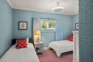 Postel nebo postele na pokoji v ubytování Searenity - 4333 Twelth Street + 28 fotografií