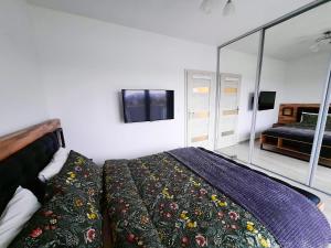 Säng eller sängar i ett rum på Primavera - Apartament nad rzeką - parking w cenie