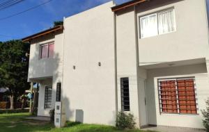 a white house with dots on the side of it at Relax San Bernardo in San Bernardo
