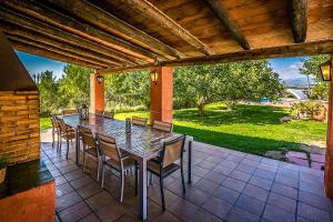 Vonkajšia záhrada v ubytovaní Catalunya Casas Country Chateau for 22 persons - close to Sitges!
