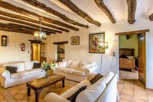 Posedenie v ubytovaní Catalunya Casas Country Chateau for 22 persons - close to Sitges!