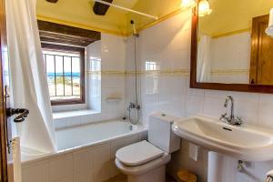 Kúpeľňa v ubytovaní Catalunya Casas Country Chateau for 22 persons - close to Sitges!