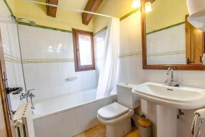 Kúpeľňa v ubytovaní Catalunya Casas Country Chateau for 22 persons - close to Sitges!