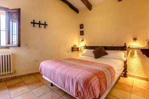 Posteľ alebo postele v izbe v ubytovaní Catalunya Casas Country Chateau for 22 persons - close to Sitges!