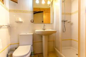 Kúpeľňa v ubytovaní Catalunya Casas Country Chateau for 22 persons - close to Sitges!