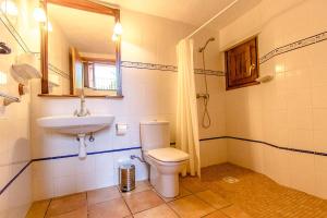 Kúpeľňa v ubytovaní Catalunya Casas Country Chateau for 22 persons - close to Sitges!