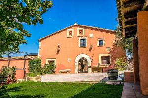 Vonkajšia záhrada v ubytovaní Catalunya Casas Country Chateau for 22 persons - close to Sitges!