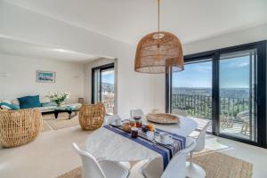 Fotografia z galérie ubytovania Villa 250m 8 adultes 4 enf vue mer v destinácii La Croix-Valmer