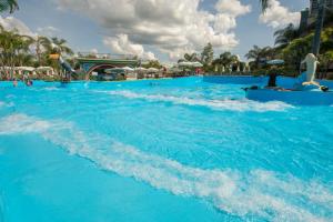 a swimming pool with blue water in a resort at Parque Hotel Pimonte 