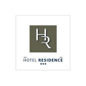 un logotipo para una residencia de hotel en Logis Hôtel Restaurant Résidence, en Nissan-lez-Enserune