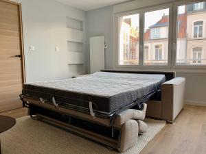 Łóżko lub łóżka w pokoju w obiekcie L'endroit idéal, confort et élégance