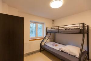 a bedroom with two bunk beds and a window at Zwei Lofts in Kulturdenkmal nähe Zentrum (VI+V) in Leipzig