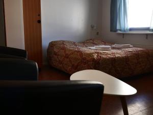 Postel nebo postele na pokoji v ubytování Sulisartut Højskoliat