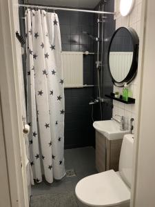 a bathroom with a shower curtain with black stars on it at StarHomes Oulu, double in Oulu +14 photos