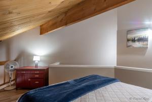a bedroom with a bed and a wooden ceiling at Escape to Ptarmigan Village 9 in Whitefish