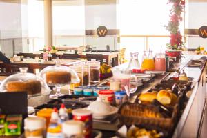a buffet line in a restaurant with food on it at Nord Easy Camboinha in Cabedelo