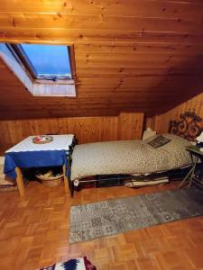 a bedroom with a bed and a table in a cabin at The Golden Eagle - Chalet a Champdepraz in Aosta
