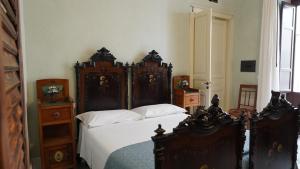 A bed or beds in a room at Baglio Sant’Angelo