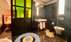 Ένα μπάνιο στο Boutique Hotel Gauthier Restaurant Terrasse