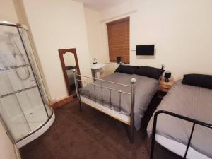 a bedroom with two bunk beds and a television at Old Trafford City Centre Events 4 Bedrooms 6 rooms sleeps 3 - 8 in Manchester
