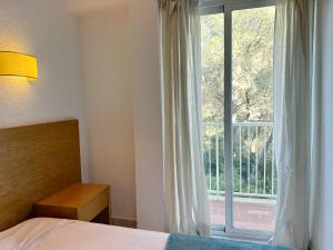 Łóżko lub łóżka w pokoju w obiekcie Hotel Selva Arenal
