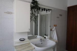 Koupelna v ubytování Casa Renè: appartamento in Franciacorta + 37 fotografií