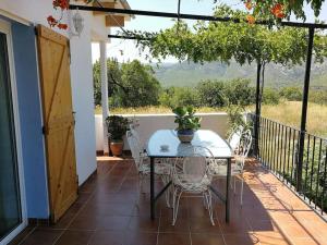A balcony or terrace at Casa La Higuera