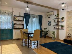 a dining room with a table and chairs at Comfortable Apartment in Cartier Evocasa Orizont Ploiesti (North) in Ploieşti