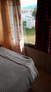 Łóżko lub łóżka w pokoju w obiekcie La alpina de YOLI