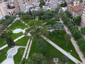 an aerial view of a park with palm trees at CASA MUY COMODA A METROS DEL SANTUARIO Y ECOPARQUE in San Nicolás de los Arroyos
