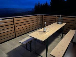 Balkón nebo terasa v ubytování Chata u lesa