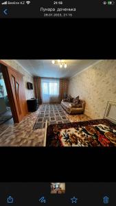 Кровать или кровати в номере Apartment on Akhmetova 10