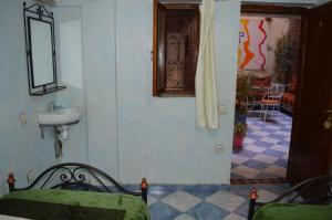 a bathroom with a sink and a mirror and a sink at Hotel salem leksor in Marrakech