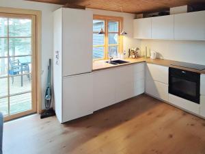 Kuchyň nebo kuchyňský kout v ubytování Holiday home Aars II