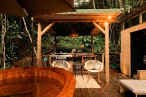 Ein Garten an der Unterkunft BubbleSky Glamping Guatapé