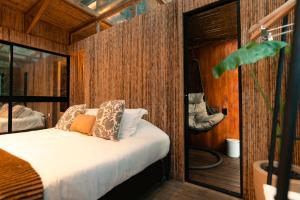 Ein Bett oder Betten in einem Zimmer der Unterkunft BubbleSky Glamping Guatapé