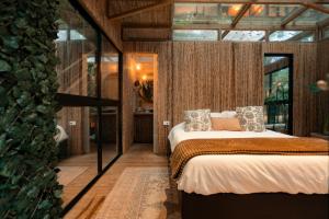 Ein Bett oder Betten in einem Zimmer der Unterkunft BubbleSky Glamping Guatapé