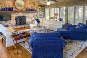 una sala de estar con sofás azules y una chimenea de piedra. en Dobson Getaway with Private Pool and Game Room!, en Dobson