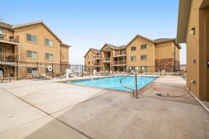 einen Pool in einem Apartmentkomplex mit Eigentumswohnungen in der Unterkunft Red Cliff 5B in Moab