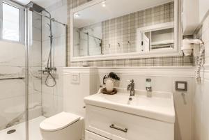 a bathroom with a sink and a toilet and a shower at Apartament Kasprusie 39 in Zakopane +31 photos