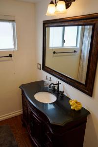西米谷Cozy Family Hideaway, sleeps 8, 4 tv's yard, shops的相册照片