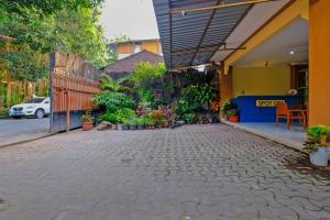 an empty courtyard of a building with a patio at The Ellen Hotel by ecommerceloka in Senggigi