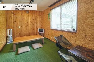 a room with a desk and a tv and a table at MtFuji Guest House Kikkake in Fujiyoshida
