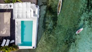 an overhead view of a house with a swimming pool at Villa Lagoon - Elegant & Absolute BeachFront in Nusa Ceningan in Nusa Lembongan